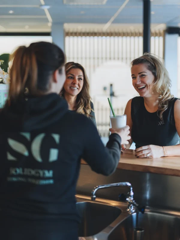De lounge en bar van Solidgym