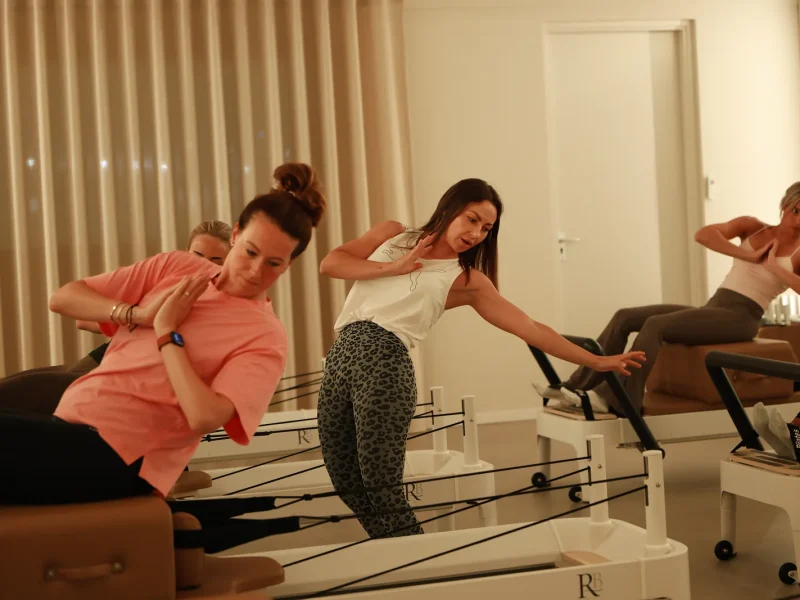 Persoonlijke begeleiding tijdens een Reformer Pilates les